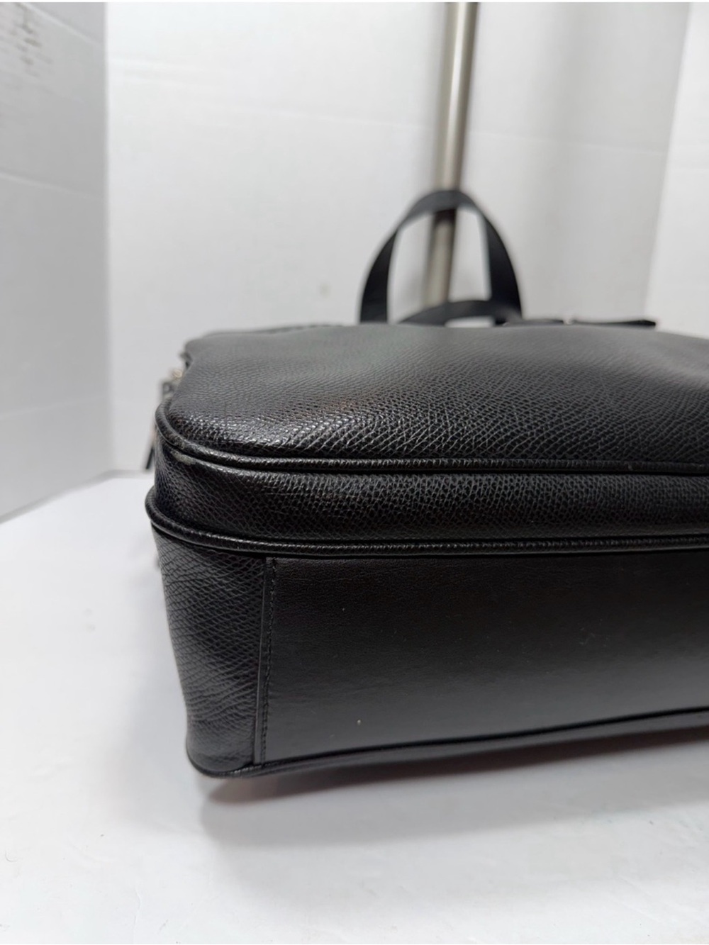 Salvatore Ferragamo Black Leather Men Briefcase, Sleep Professional Bag No Strap - Picture 6 of 9